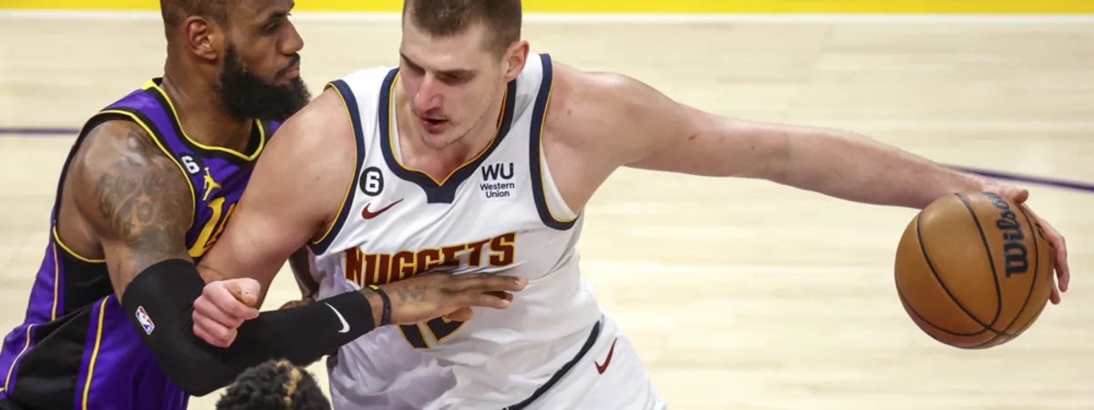 出生於民主 出生於民主